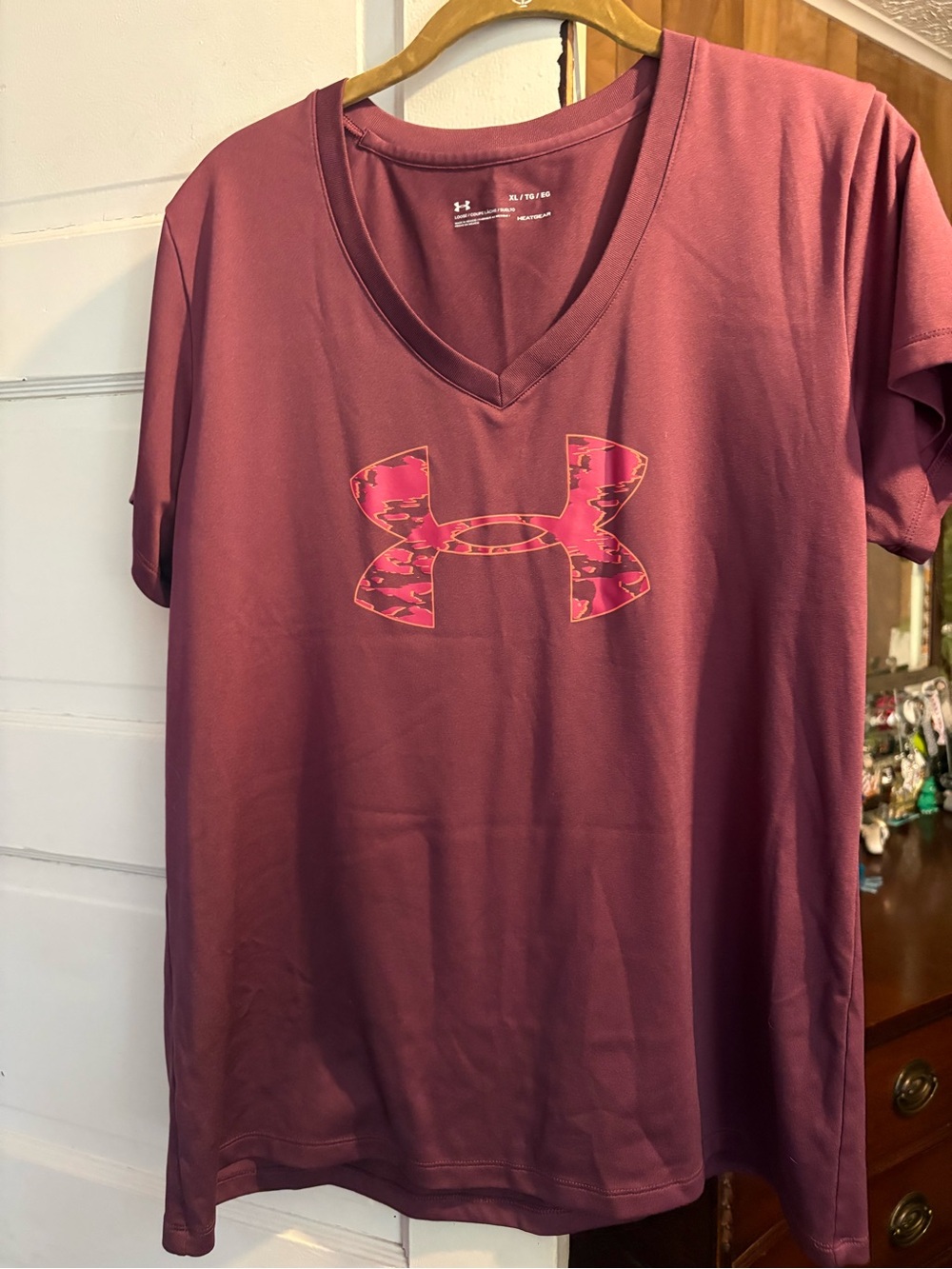 Under Armour Women's Short Sleeve V-Neck Tee in Burgundy with Pink Logo